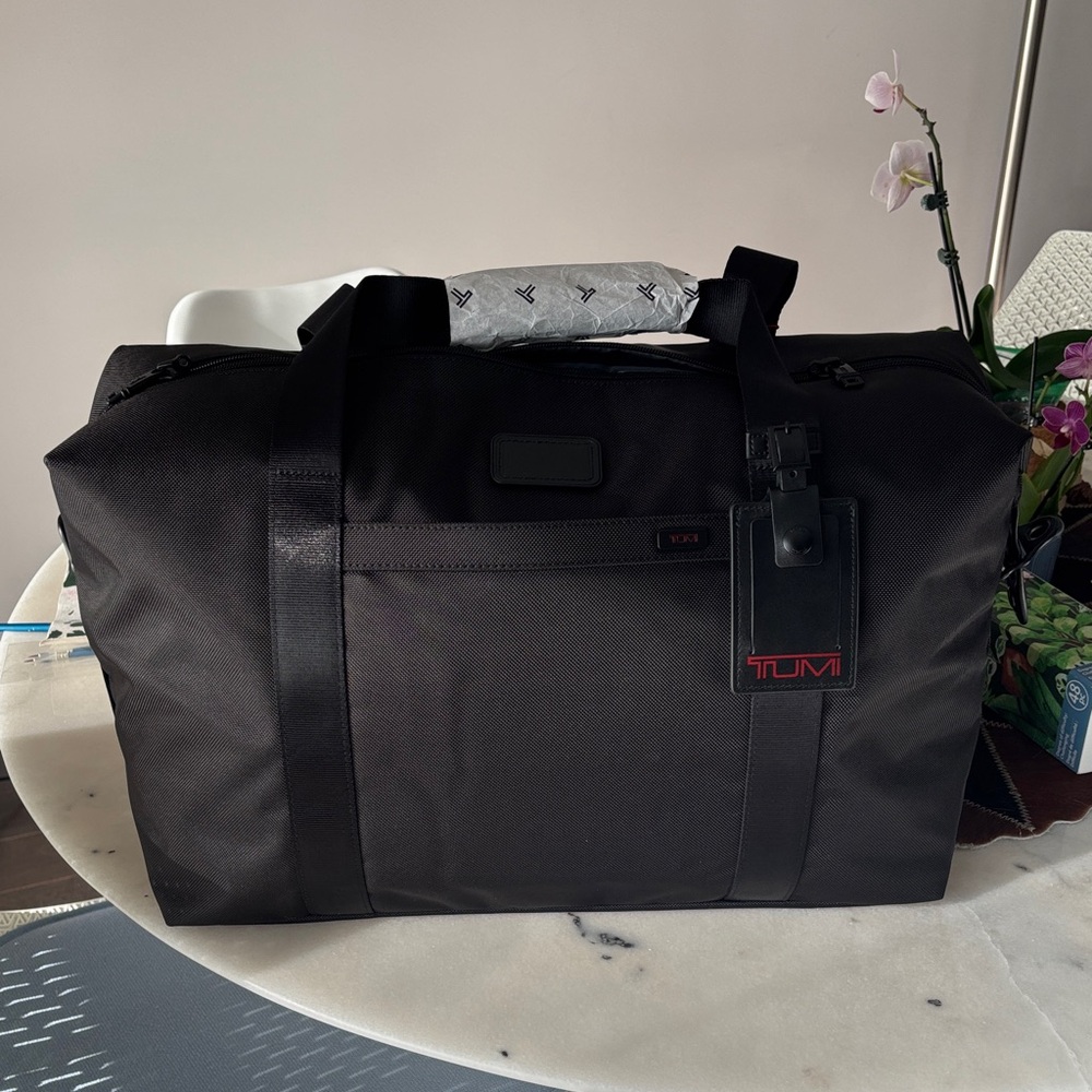 Tumi corporate collectionBlack Duffel Bag